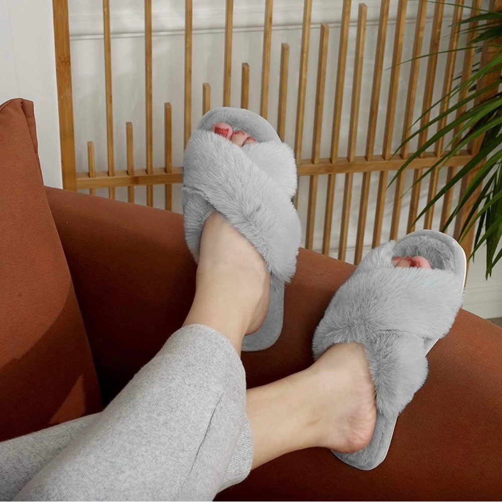Women's Fuzzy Slippers Cross Band Soft Plush Cozy House Shoes Furry Open Toe